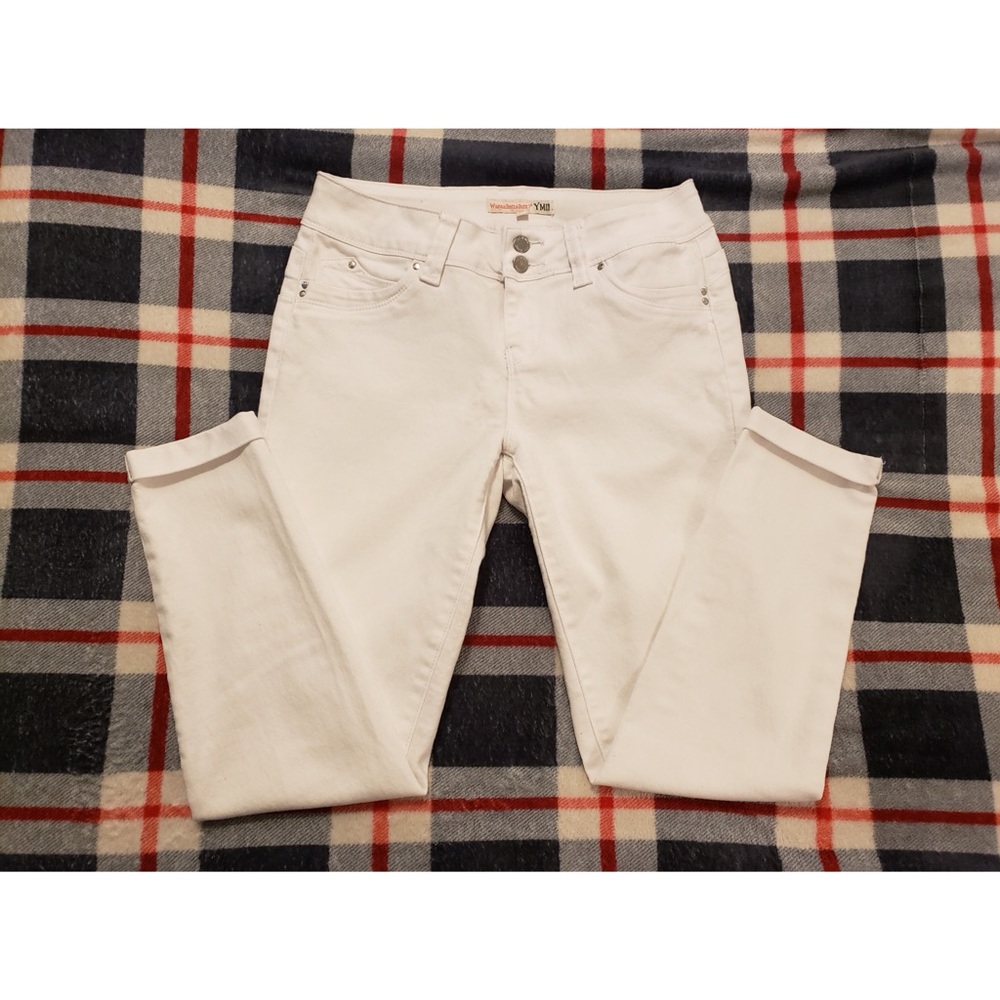 🍁 YMI WannaBettaButt skinny white cuffed jeans